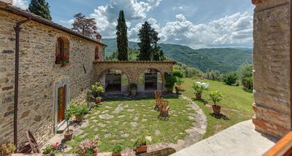 Agriturismo 'La Casa Di Colle' with Mountain Views and Shared Garden