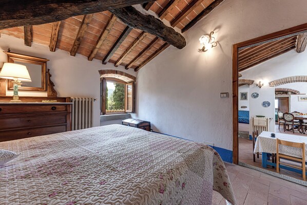 4 dormitorios, tabla de planchar con plancha, wifi gratis y ropa de cama
