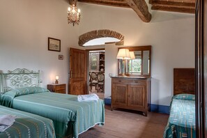 4 bedrooms, free WiFi, bed sheets