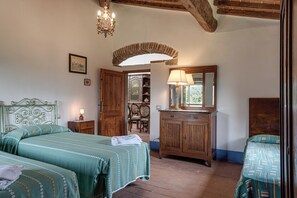 4 bedrooms, free WiFi, bed sheets - Agriturismo 'La Casa Di Colle' with Mountain View and Shared Garden (Dicomano)