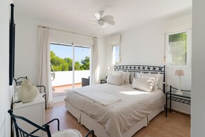 3 bedrooms, iron/ironing board, free WiFi, bed sheets