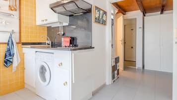 Fridge, microwave, stovetop, cookware/dishes/utensils
