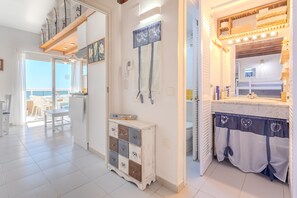 Een douche, handdoeken