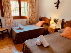 4 bedrooms, free WiFi, bed sheets - Villa 'Vicenta' with Private Pool, Wi-Fi and Air Conditioning (Jávea)