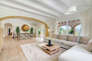 Fireplace - Villa 'Flores' with Private Pool, Wi-Fi and Air Conditioning (Jávea)
