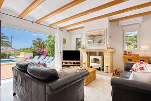 Fireplace - Villa 'Margarite' with Private Pool, Wi-Fi and Air Conditioning (Xàbia)