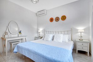 3 bedrooms, iron/ironing board, free WiFi, bed sheets - Villa 'Margarite' with Private Pool, Wi-Fi and Air Conditioning (Xàbia)