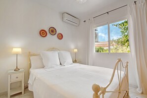 3 chambres, fer et planche à repasser, Wi-Fi gratuit, draps fournis