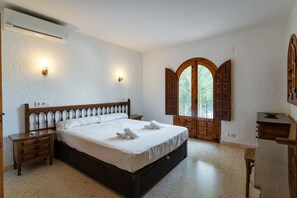 4 Schlafzimmer, Bügeleisen/Bügelbrett, kostenloses WLAN, Bettwäsche