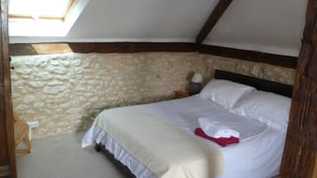 4 bedrooms, iron/ironing board, free WiFi, bed sheets