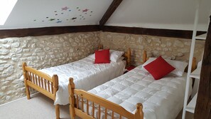 4 camere, ferro/asse da stiro, Wi-Fi gratuito, lenzuola