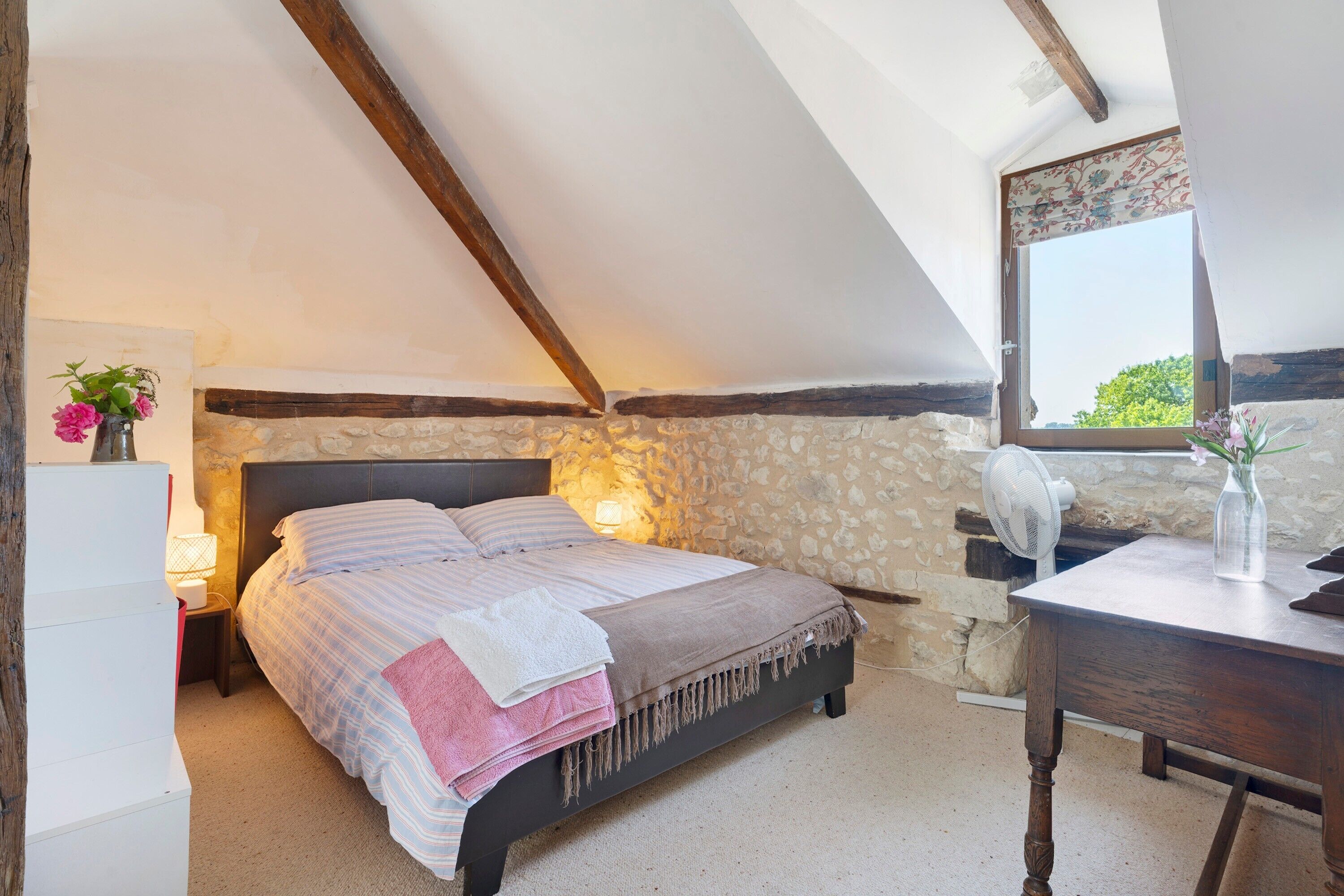 4 bedrooms, iron/ironing board, free WiFi, bed sheets
