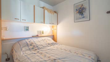 2 chambres, fer et planche à repasser