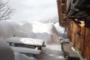 Property grounds - Chalet 'Le Vieux Madrier' with Lake View, Private Terrace and Wi-Fi (La Clusaz)
