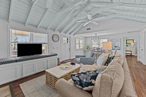 Télévision, cheminée