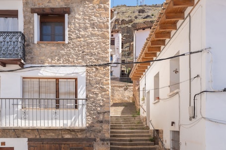 Exterior. Holiday Apartment "Casa El Cojo 2B" with Mountain View, Balcony & Wi-Fi