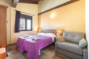 3 chambres, fer et planche à repasser, accès au Wi-Fi (inclus)