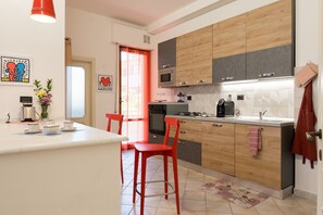 Oven - Room 'Art Rooms - Kandinskij' with Private Terrace, Wi-Fi and Air Conditioning (Arezzo)