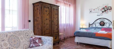 1 bedroom, free WiFi, bed sheets