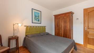 3 habitaciones y ropa de cama