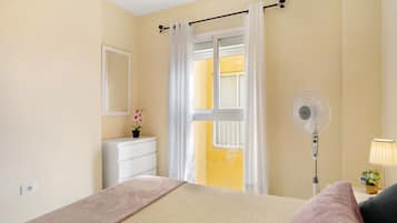 2 bedrooms, iron/ironing board, free WiFi, bed sheets