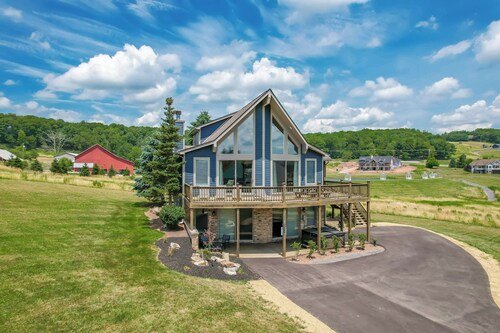 Pets welcome! Free golf + lake access! Pickle Ball