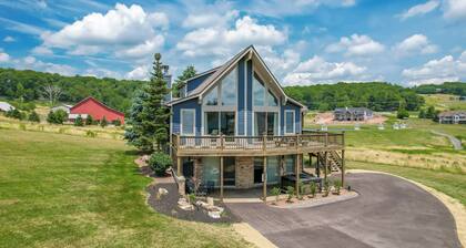 Pets welcome! Free golf + lake access! Pickle Ball