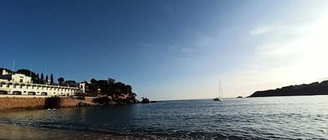 Nær stranden