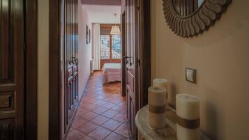 4 dormitorios, tabla de planchar con plancha, wifi gratis y ropa de cama