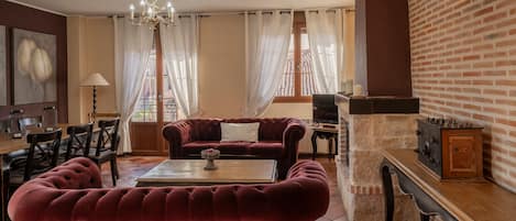 TV, fireplace, ping pong