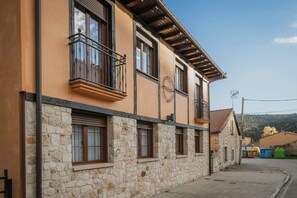 Exterior - Country House 'Entrada Rio Lobos 2' with Mountain Views and Wi-Fi (Hontoria del pinar)
