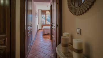 4 slaapkamers, een strijkplank/strijkijzer, gratis wifi, beddengoed