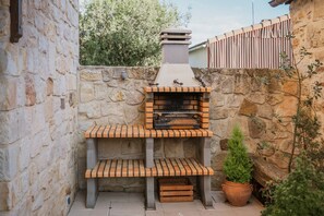 Terrace/patio - Country House 'Entrada Rio Lobos 2' with Mountain Views and Wi-Fi (Hontoria del pinar)