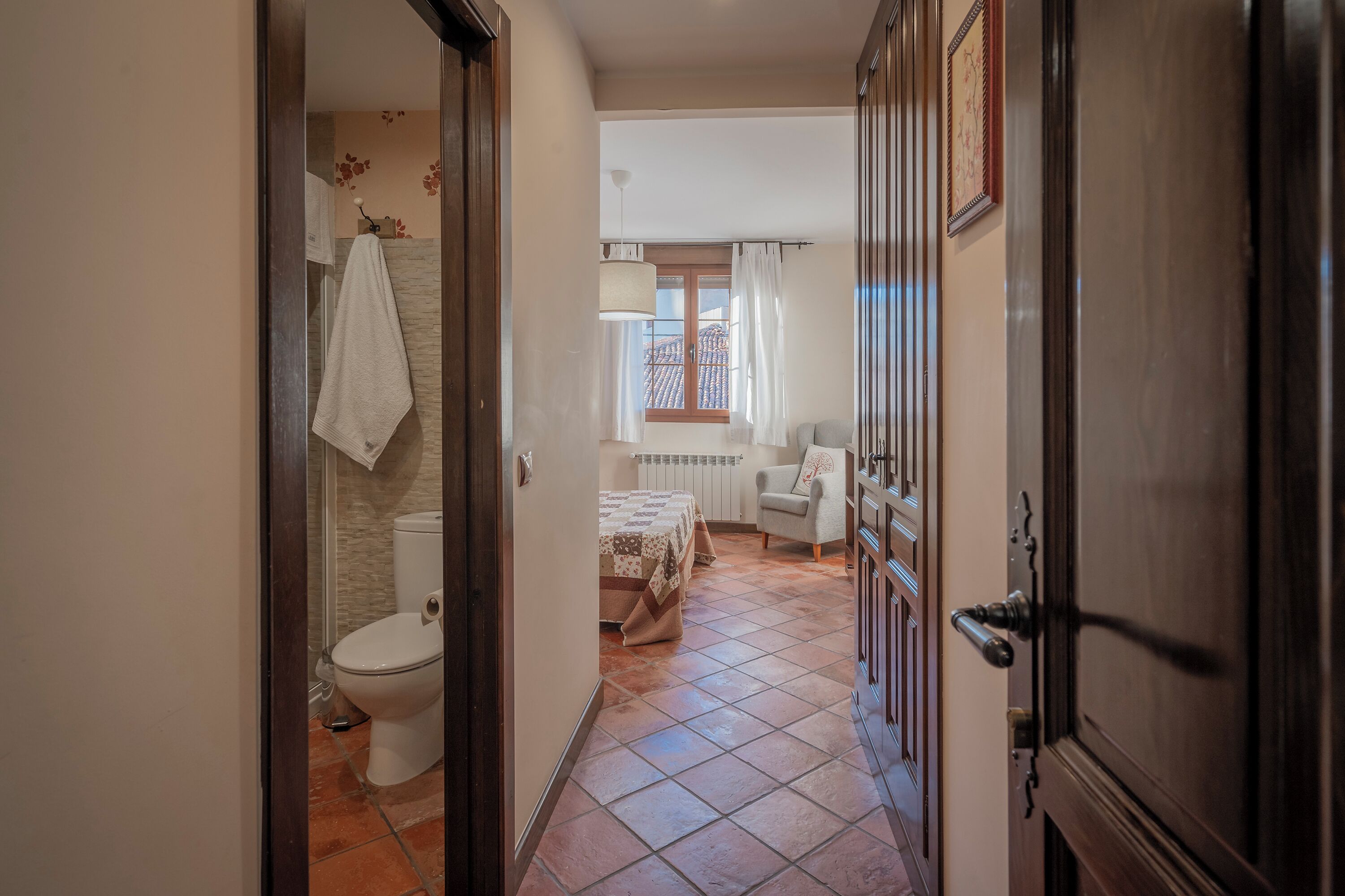 4 slaapkamers, een strijkplank/strijkijzer, gratis wifi, beddengoed