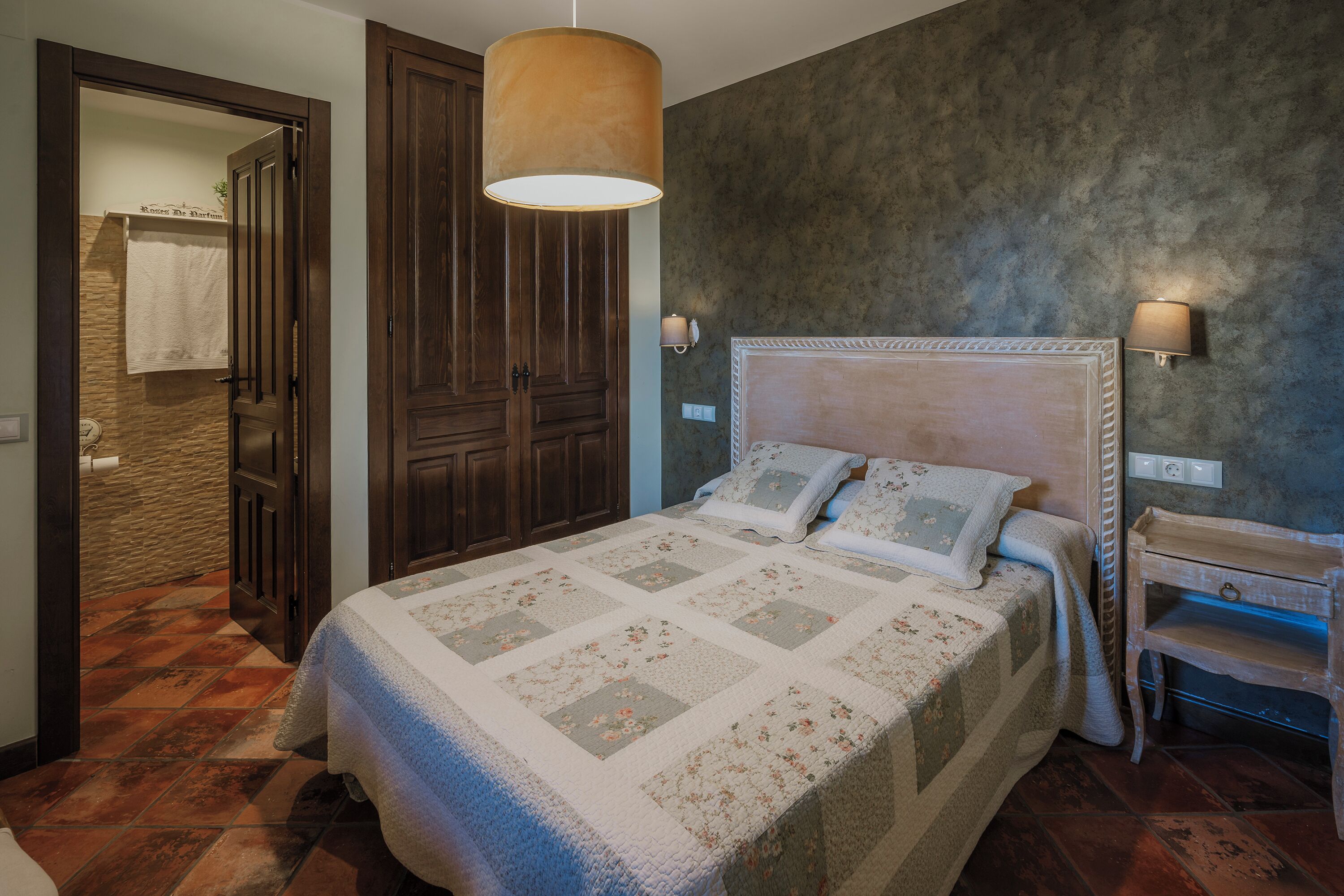 4 chambres, fer et planche à repasser, Wi-Fi gratuit, draps fournis