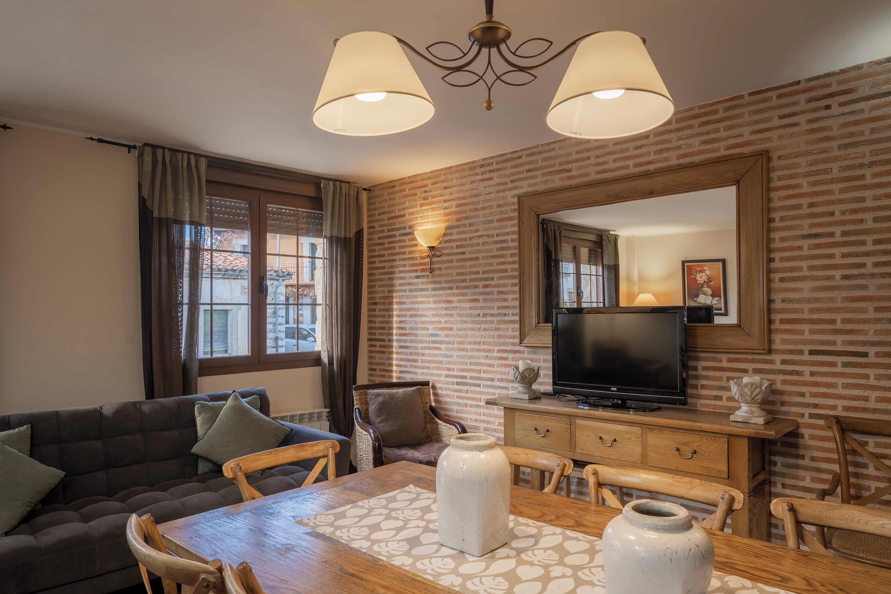 Televisión, chimenea y tenis de mesa 