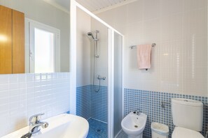 Shower, towels