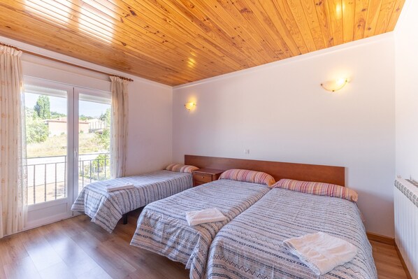 17 chambres, fer et planche à repasser, accès au Wi-Fi (inclus)