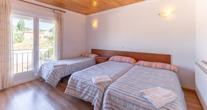Las Gargantas de Gredos Holiday Complex with Pool and Mountain Views