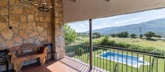 Holiday Home 'La Nave De Gredos' with Mountain View, Pool and Air Conditioning
