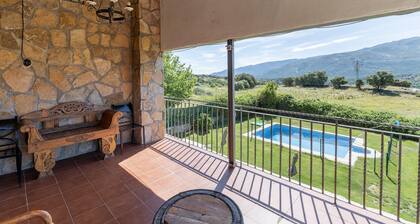 Holiday Home 'La Nave De Gredos' with Mountain View, Pool and Air Conditioning