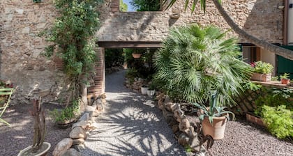 Bed and breakfast 'Tourelle Chambre Double Vue Jardin' mit gemeinsamem Garten, WLAN und Klimaanlage