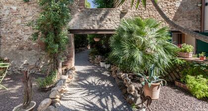 Chambre d'hotes 'Colombine Chambre Double Deluxe' avec jardin partagé, Wi-Fi et climatisation