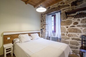 1 habitación, tabla de planchar con plancha, wifi gratis y ropa de cama 