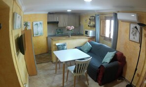TV - Holiday Home 'Apartamentos Miguel y Rosa 1' Central Location & Air Conditioning (Lúcar)