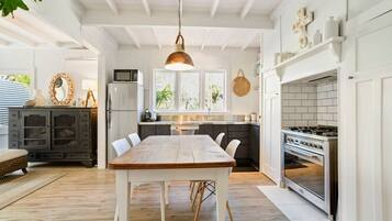 Microwave, dishwasher, electric kettle, toaster