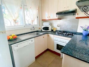 Refrigerador, microondas, horno y lavavajillas 