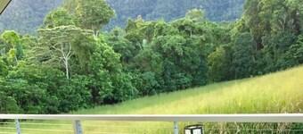 Tranquil, 3 bedroom cottage set on an organic tropical fruit farm!