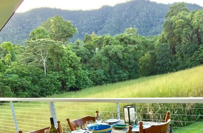 Tranquil, 3 bedroom cottage set on an organic tropical fruit farm!