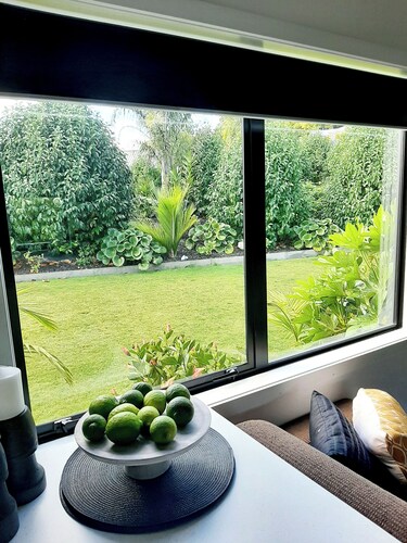 TREE VIEW STUDIO is private & spacious. Semi rural  but close to all amenities.